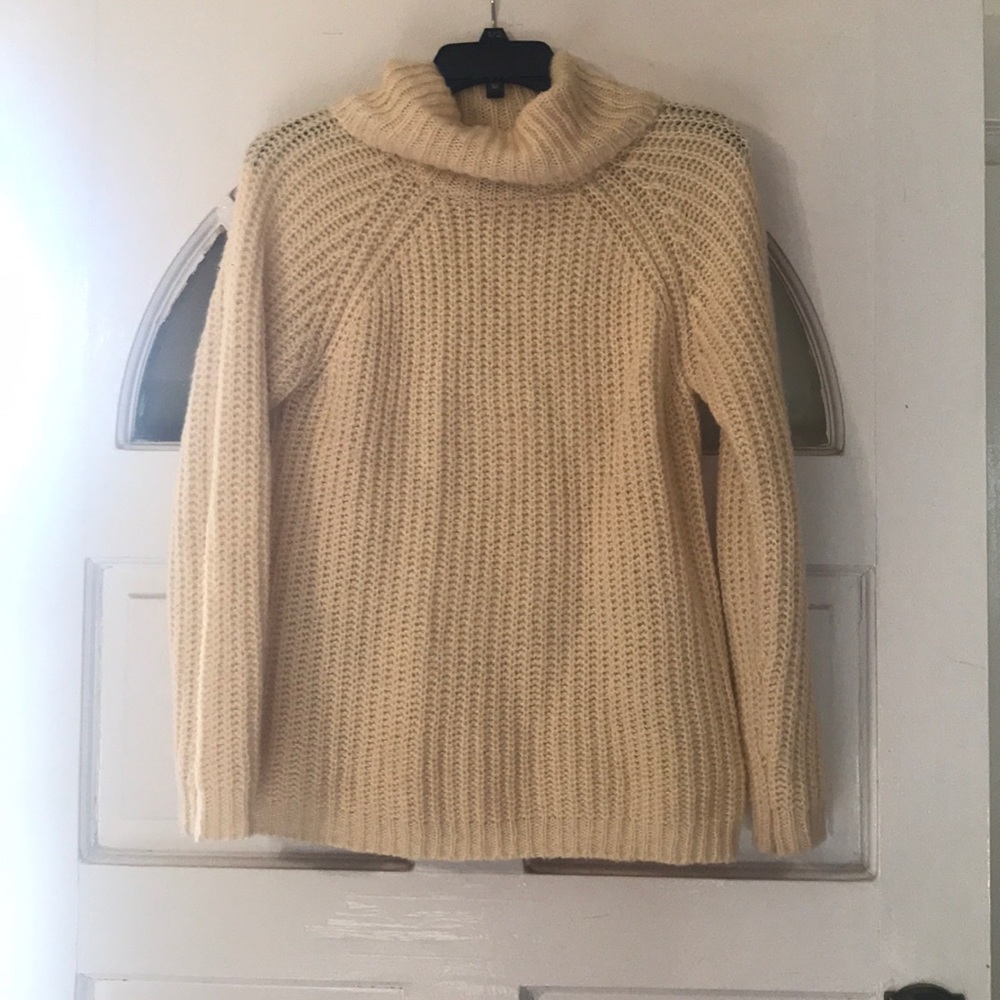 Oversized sweater super comfy sweater !!!!